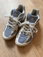 Baskets blanc/bleu Adidas, p. 39 1/3