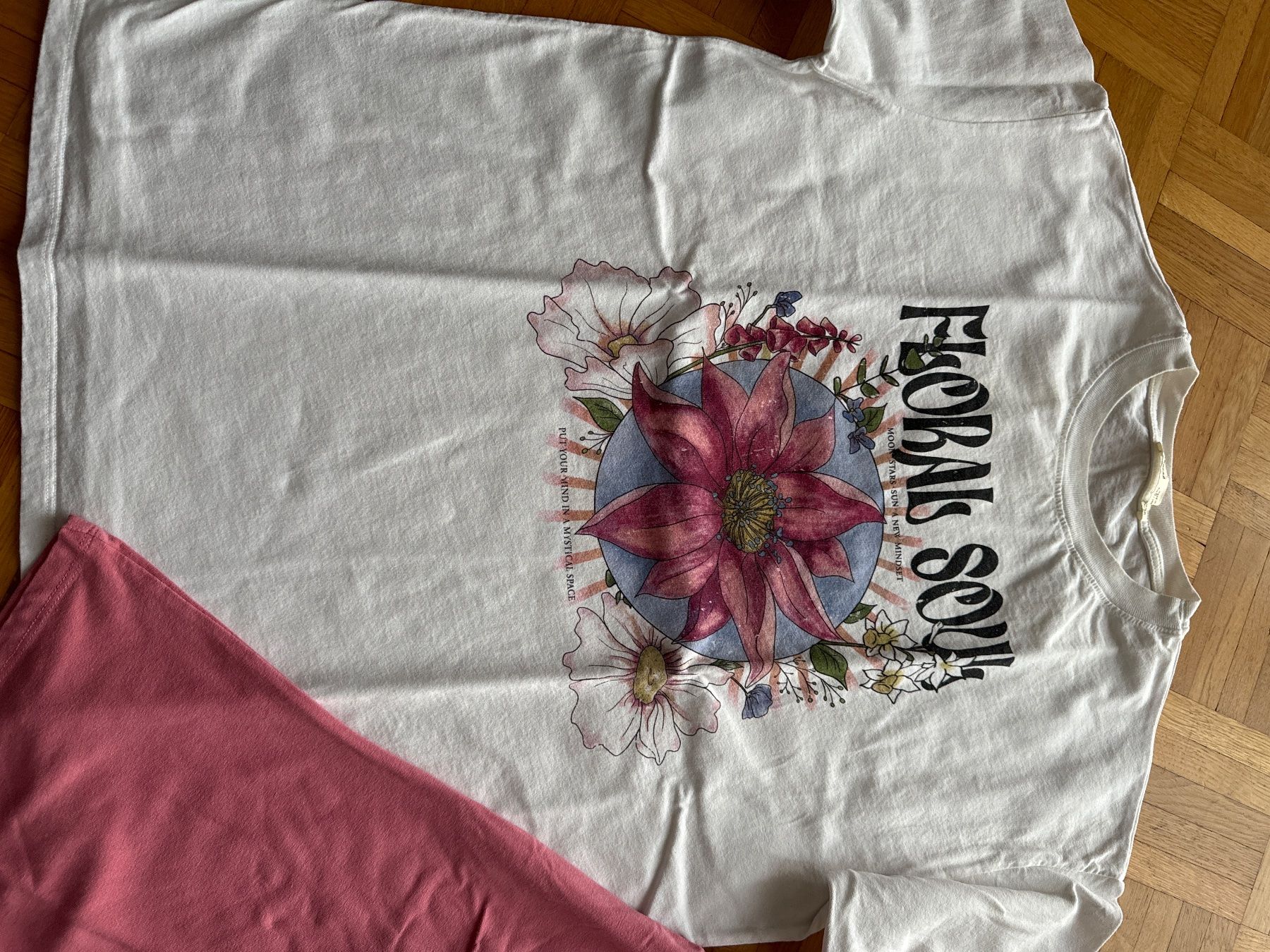 Kleiderpakete: 2 Damen Shirts S, rosa & Floral Print Pull&Bear S.Oliver – Gebraucht aus Winterthur von britsi 1