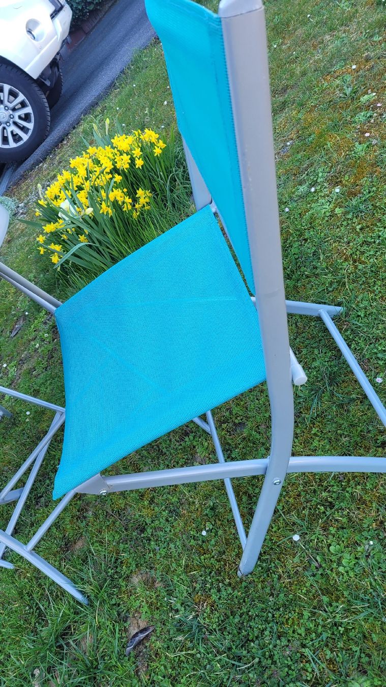 Tischset: Gartenset Tisch mit 2 Stühlen, klappbar – Gebraucht aus Horgenberg von Klatschmohnmaria 4