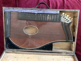 Zitter Musikinstrument im Holzkasten  Restauration bedürftig