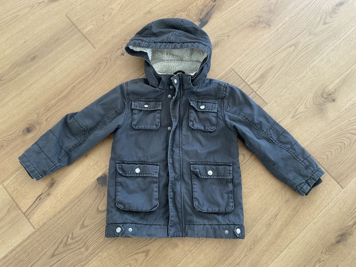 H&M Jacken: Kinderjacke H&M Grösse 122 – Gebraucht aus Weinfelden von fse_9bk7
