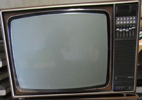 Fernseher: Ancienne télévision couleur Philips – Gebraucht aus Onex von rya_5brm 1