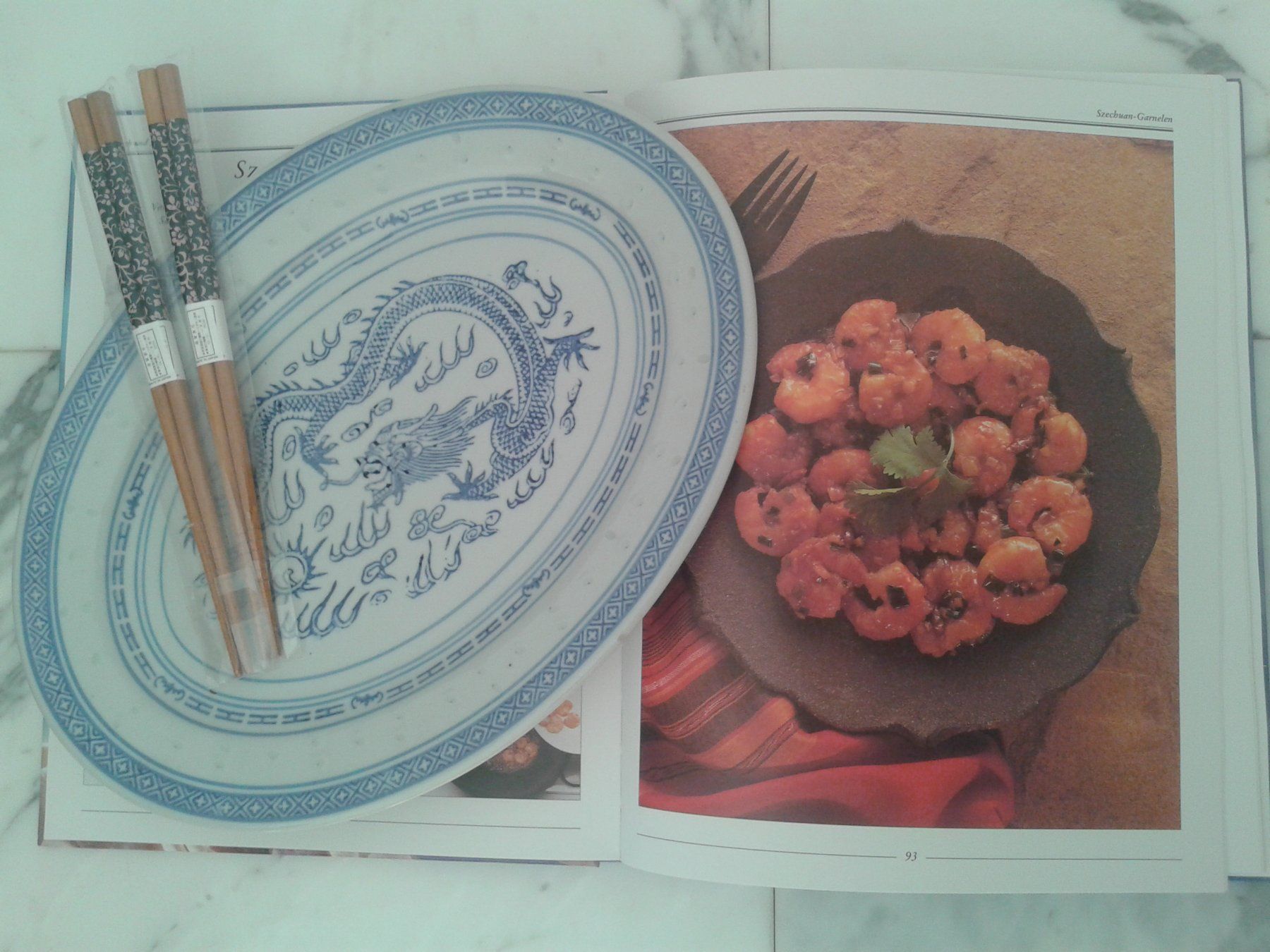 Livres: Set chinesisch Kochen & Essen:  Kochbuch/Platte/Stäbchen NEU – Neuf (Voir description) à Camorino par Campellino 1