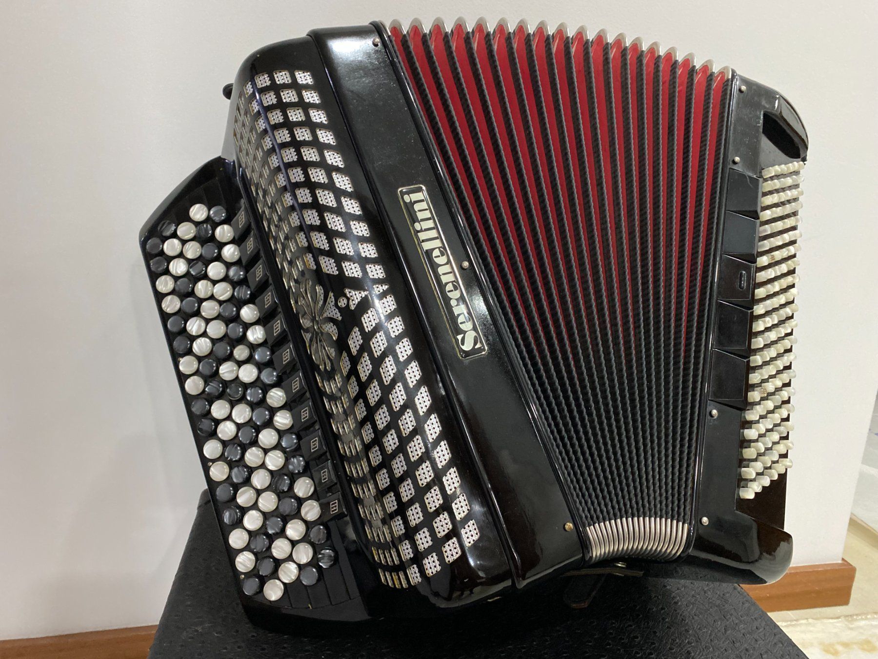 Strumenti musicali: Akkordeon chromatisch Serenellini – Usato da Zürich venduto da baumusik 3