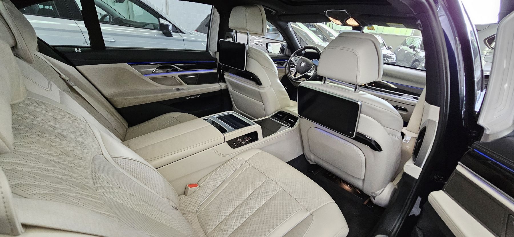 BMW Automobili: BMW 740LE Xdrive – Usato da Rougemont venduto da 911__ 3