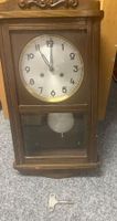 Antike Wanduhr, Holz, mit Pendel und Schlüssel, Top!