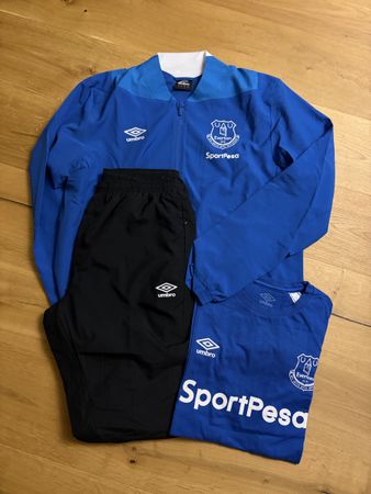 Everton Trainingsanzug und T-Shirt  Grösse L