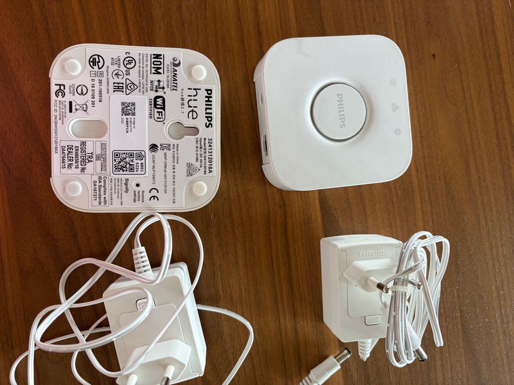 Philips Hub & Switch: HUE Bridge -2 Stk. Super Zustand – Usato da Gümligen venduto da patrick127 3