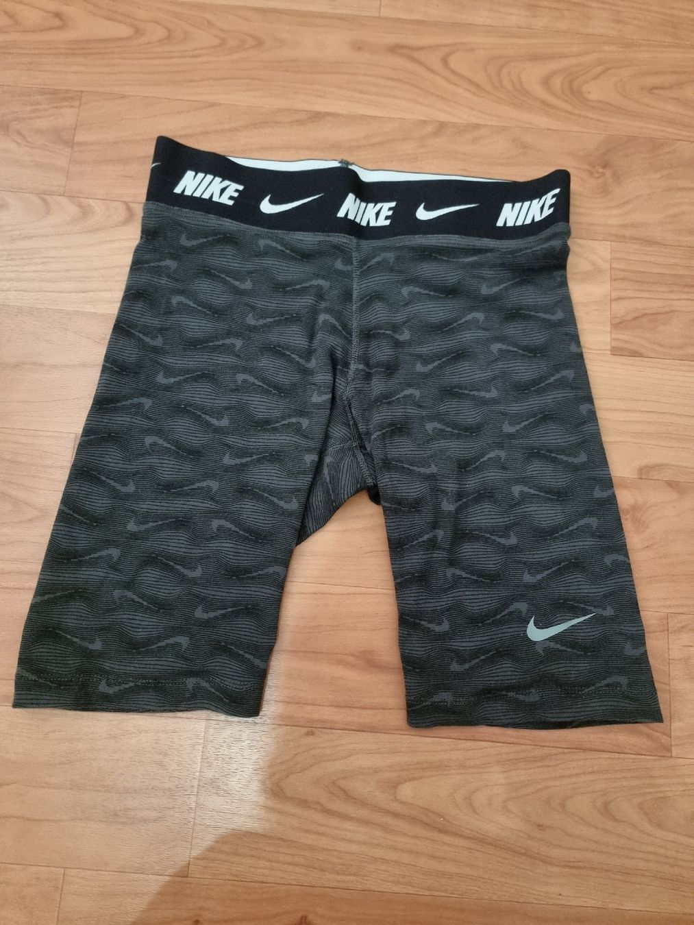 Nike Leggings: Nike Pro Training Shorts - Patterned - Size M - Womens – Usato da Dietlikon venduto da kas_8yyy