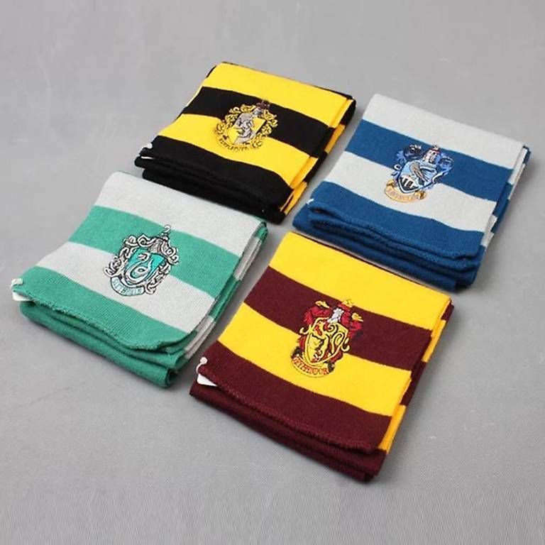 Foulard & Sciarpe: Harry Potter Schal Gryffindor oder Slytherin NEU – Nuovo e nell'imballaggio originale da Aarau venduto da Eemily