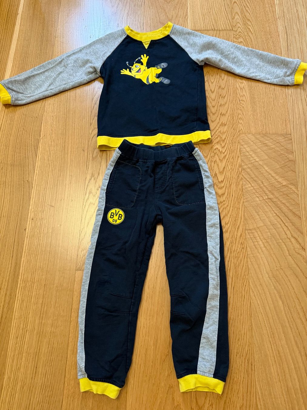 BVB Lotti & Set di vestiti: BVB Jogginganzug und Pullover Gr. 98-104 – Usato da Uetikon am See venduto da Fraufox1 1