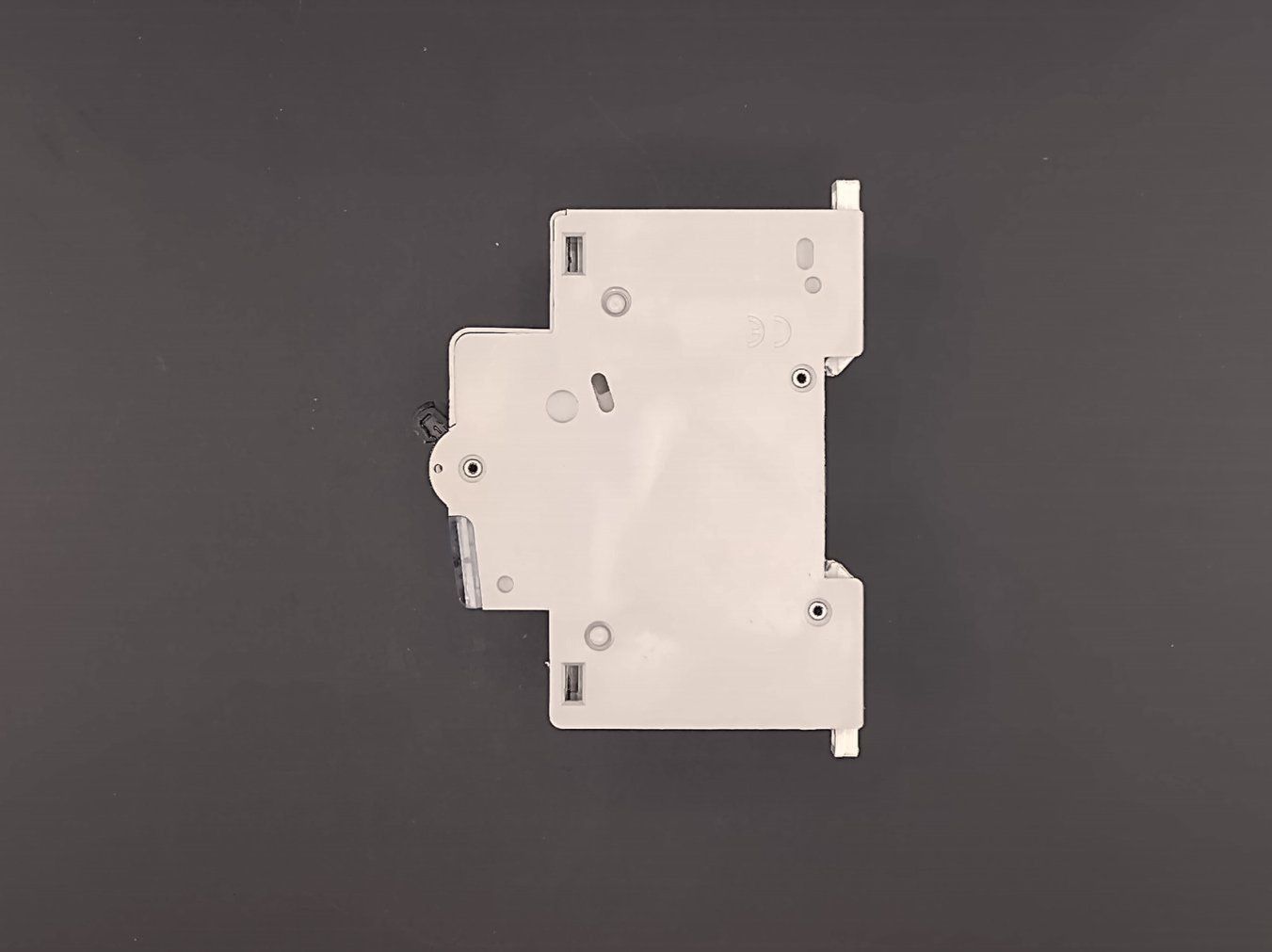 Legrand Interruttori: Legrand 08080 C13 30mA – Usato da Winterthur venduto da Hint17 1