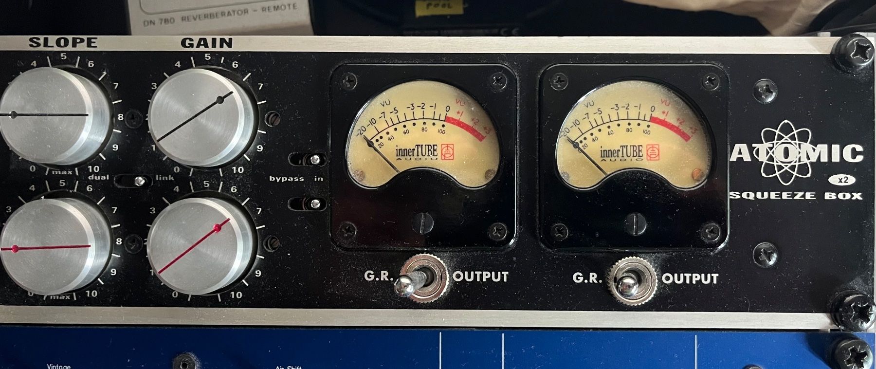 Compresseurs: inner tube audio - Dual Atomic Squeezebox Kompressor/Limiter – D'occasion à Zürich par Besije 2