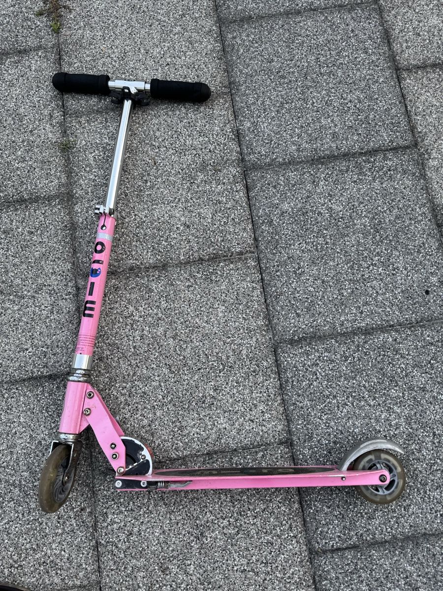 Micro Veicoli per bambini: Kinderroller Micro Rosa - LED Räder – Usato da Basel venduto da JGEBERS