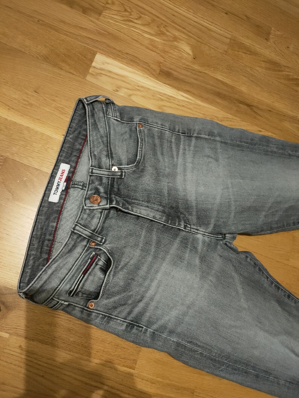 Jeans: TOMMY JEANS 27/32, schwarz/hell Damen – Usato da Russikon venduto da noahn99 1