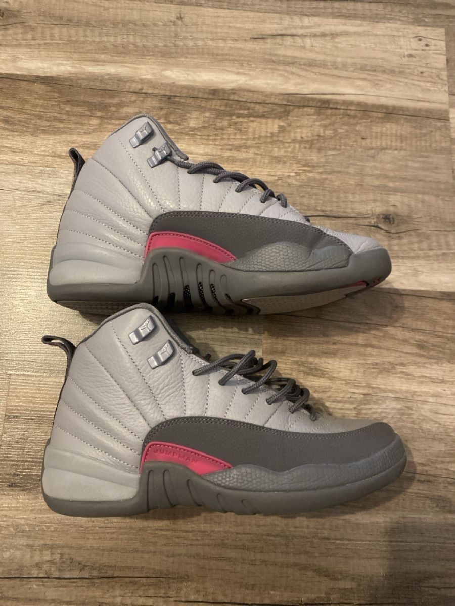 Scarpe da uomo: Jordan 12 Retro Grey/Pink size 39 – Usato da Montreux venduto da mar_78rw 2