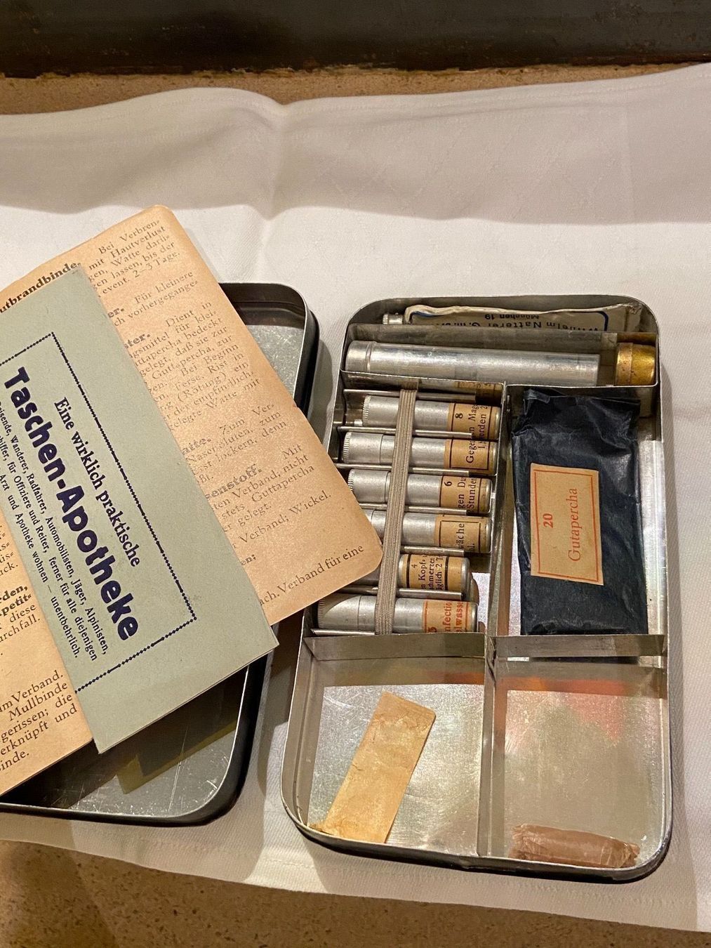 Kit di pronto soccorso: original dr. dessauer‘s touring apotheke – Usato da Gipf-Oberfrick venduto da Iberico 2