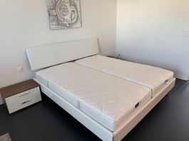 Neuwetiges gepflegtes Doppelbett 180 x 200