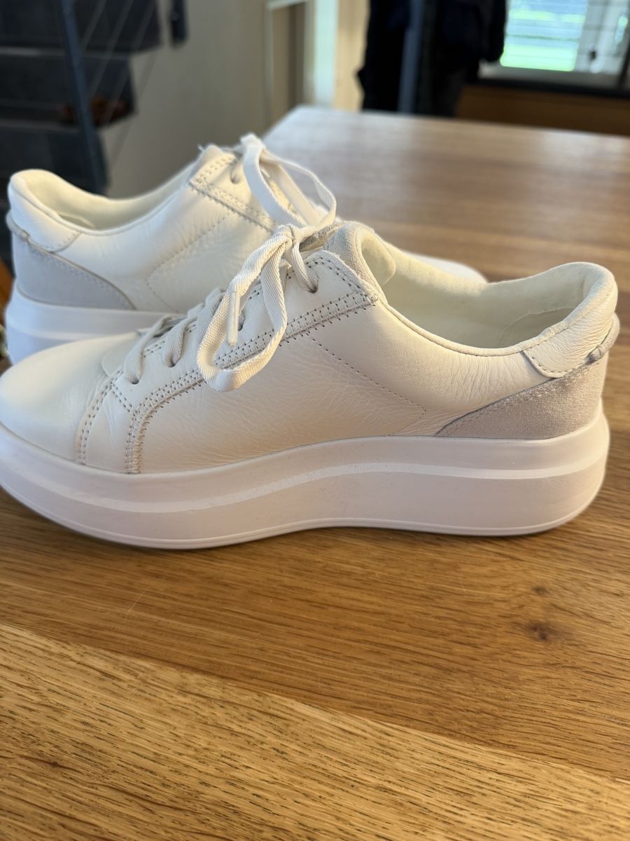 Ugg Scarpe da donna: UGG Sneaker Weiss Leder Damen Grösse 38 Neu – Nuovo (secondo la descrizione) da Forch venduto da Connie8000