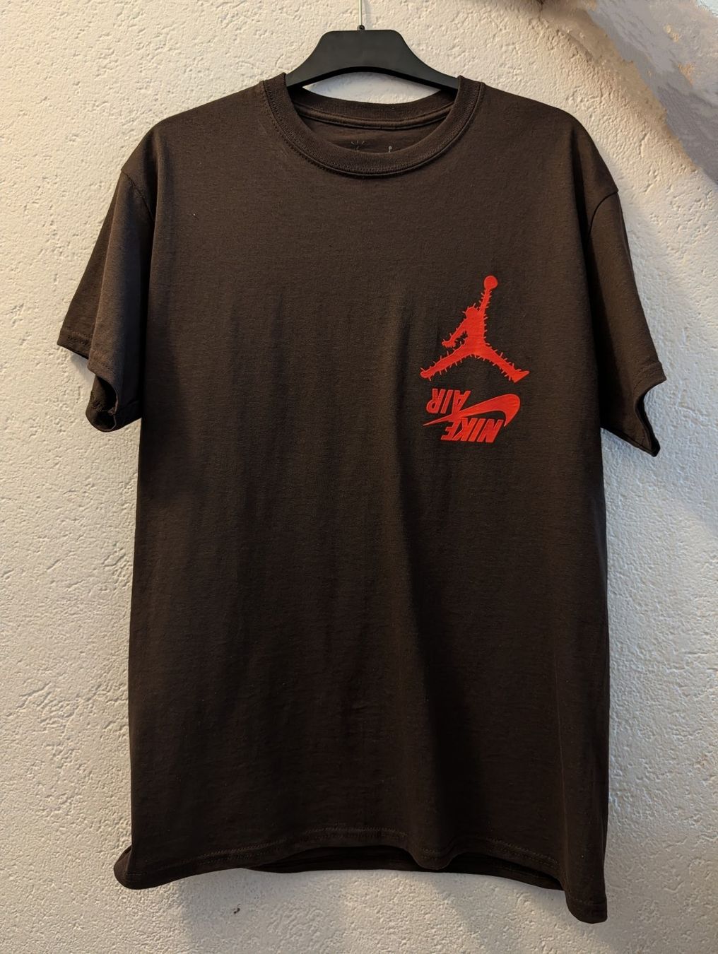Jordan T-shirt: nike x jordan x cactus jack – Nuovo (secondo la descrizione) da Bellinzona venduto da dna_y6sn
