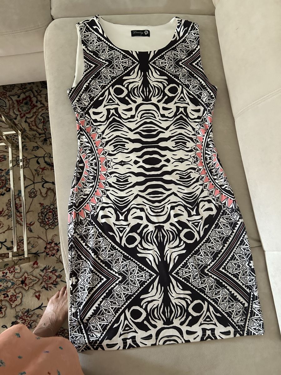 Kleider: Damen Kleid Danity Grösse L gemustert Polyester Spandex – Gebraucht aus Männedorf von Raendy