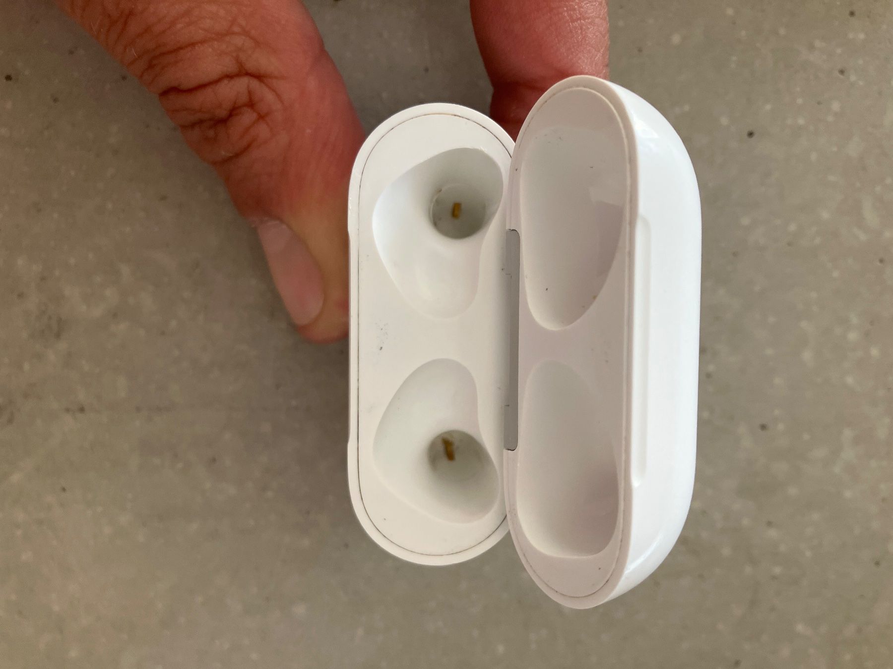 Apple Kopfhörer: Apple AirPods 3 Case – Gebraucht aus Lausanne von mr.v 3