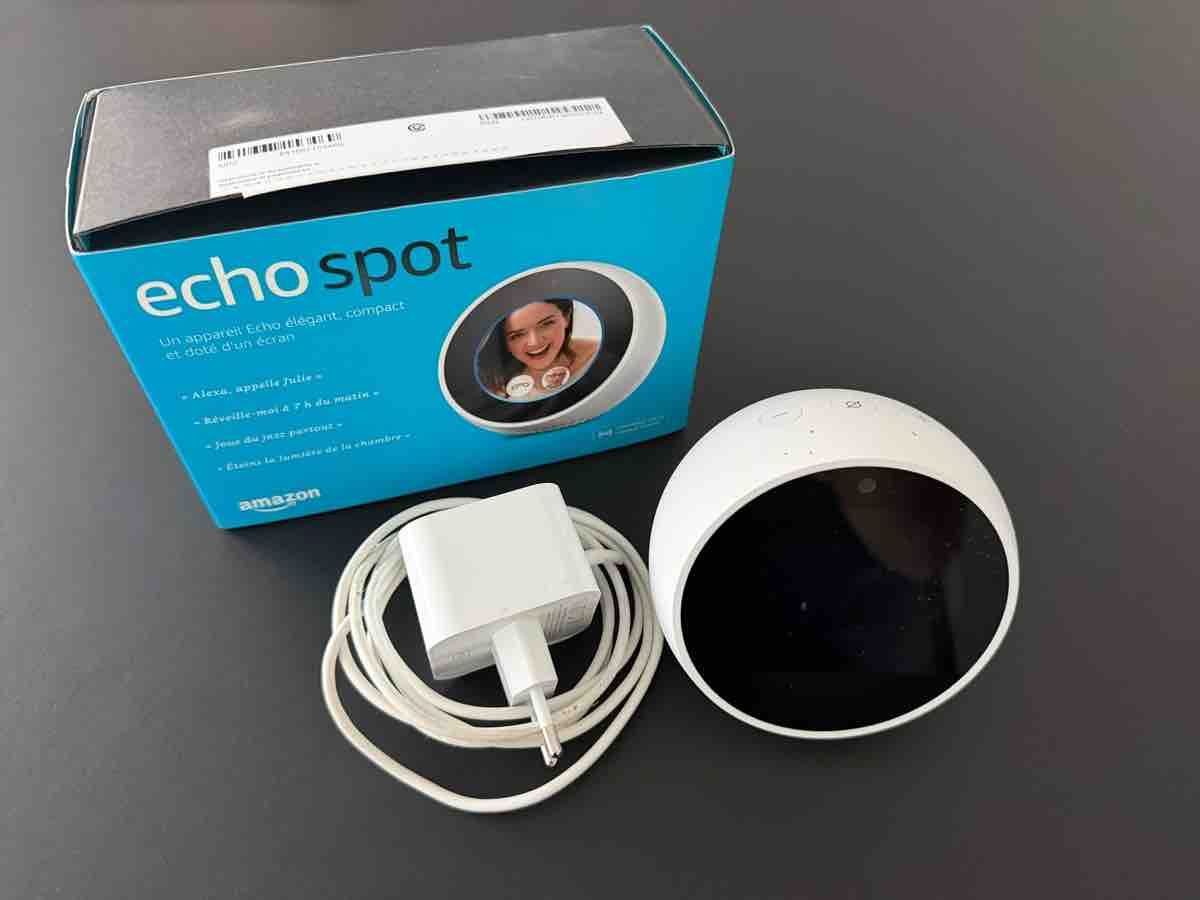 Amazon Lautsprecher: Amazon Echo Spot weiss – Neu (gemäss Beschreibung) aus Zürich von Seryy