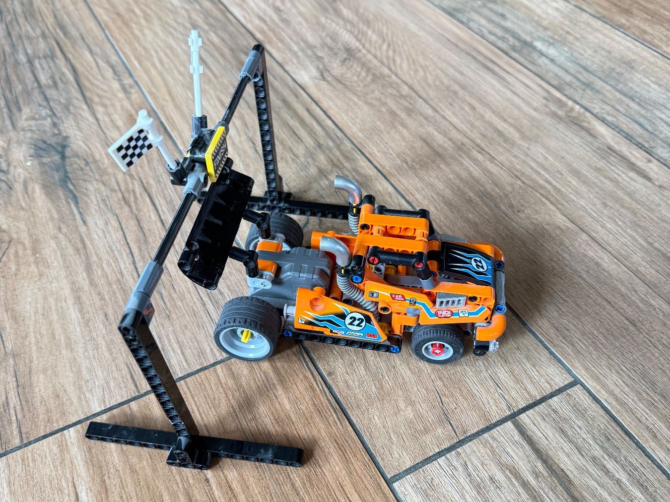 Lego Jouets: Lego Technic Race Truck Pull back – D'occasion à Scharnachtal par Annanass 1