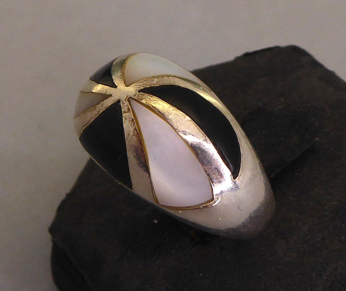 Anelli: Ring 925 Silber mit Onyx und Perlmutter Plättchen – Usato da Muri AG venduto da Lineli2020 3
