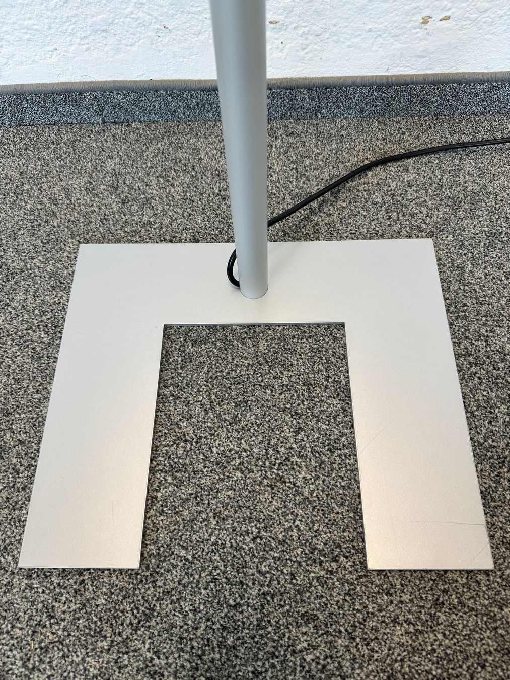 Lampade: Alteme Eco Stehleuchte Kaltweiss – Usato da Schönenwerd venduto da mcofficeshop 5