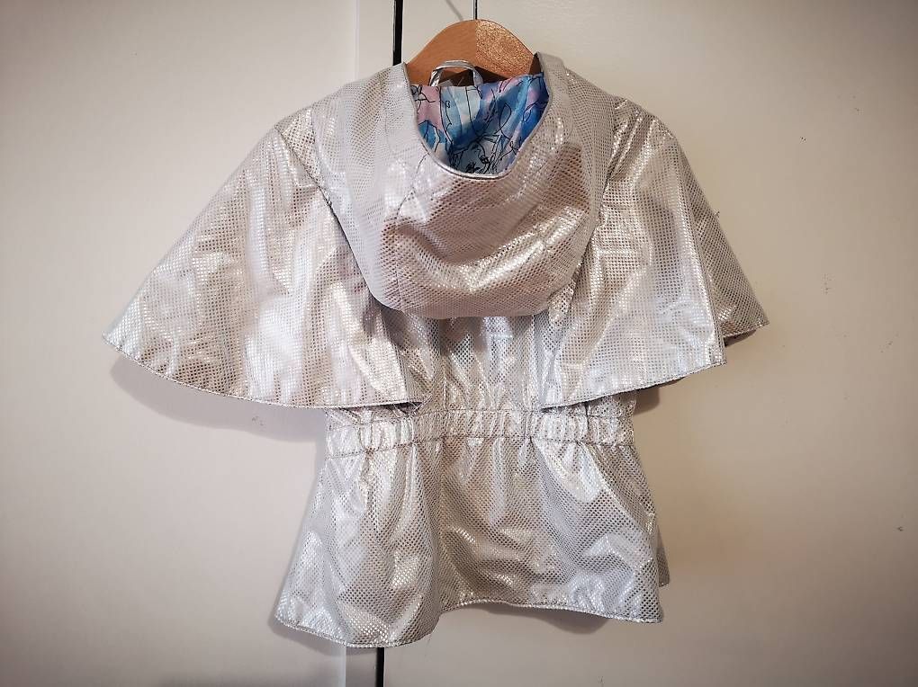 Jacken & Mäntel: Coole Elsa Regenjacke Silber – Gebraucht aus basel von erican 4