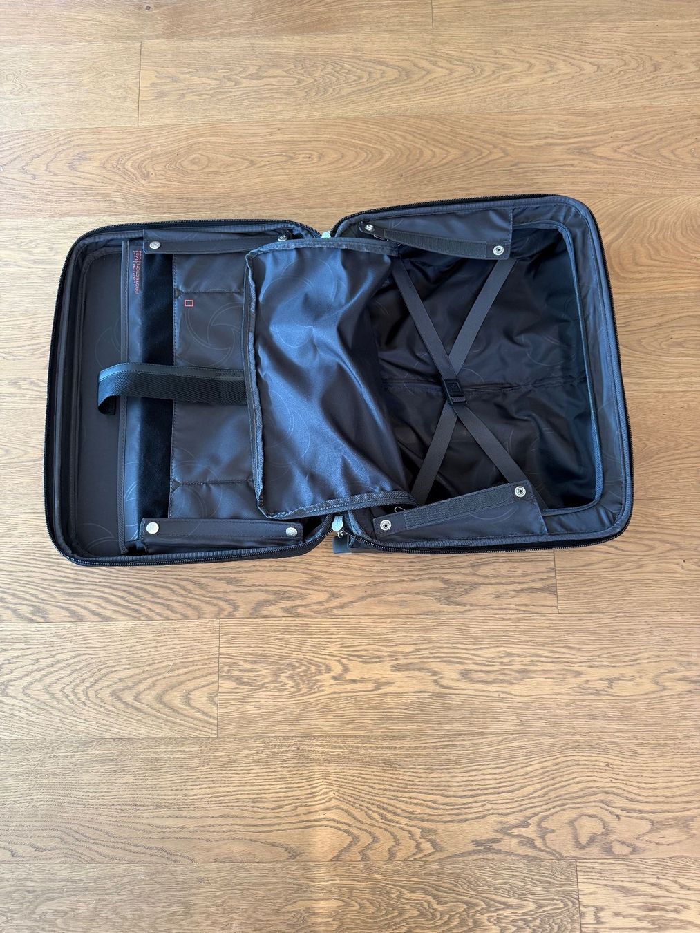 Samsonite Valigie: Samsonite Business Rollkoffer mit Kleiderfach – Usato da Merlischachen venduto da claudiabaumann 2