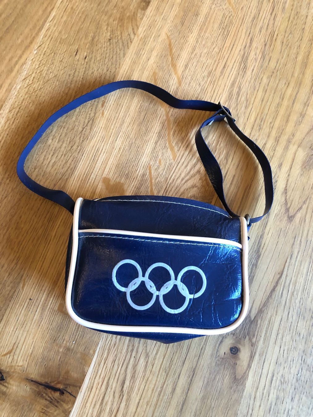 Sasha Morgenthaler Bambole: Puppentasche Olympic Airways Sasha – Usato da Winterthur venduto da Coxorange