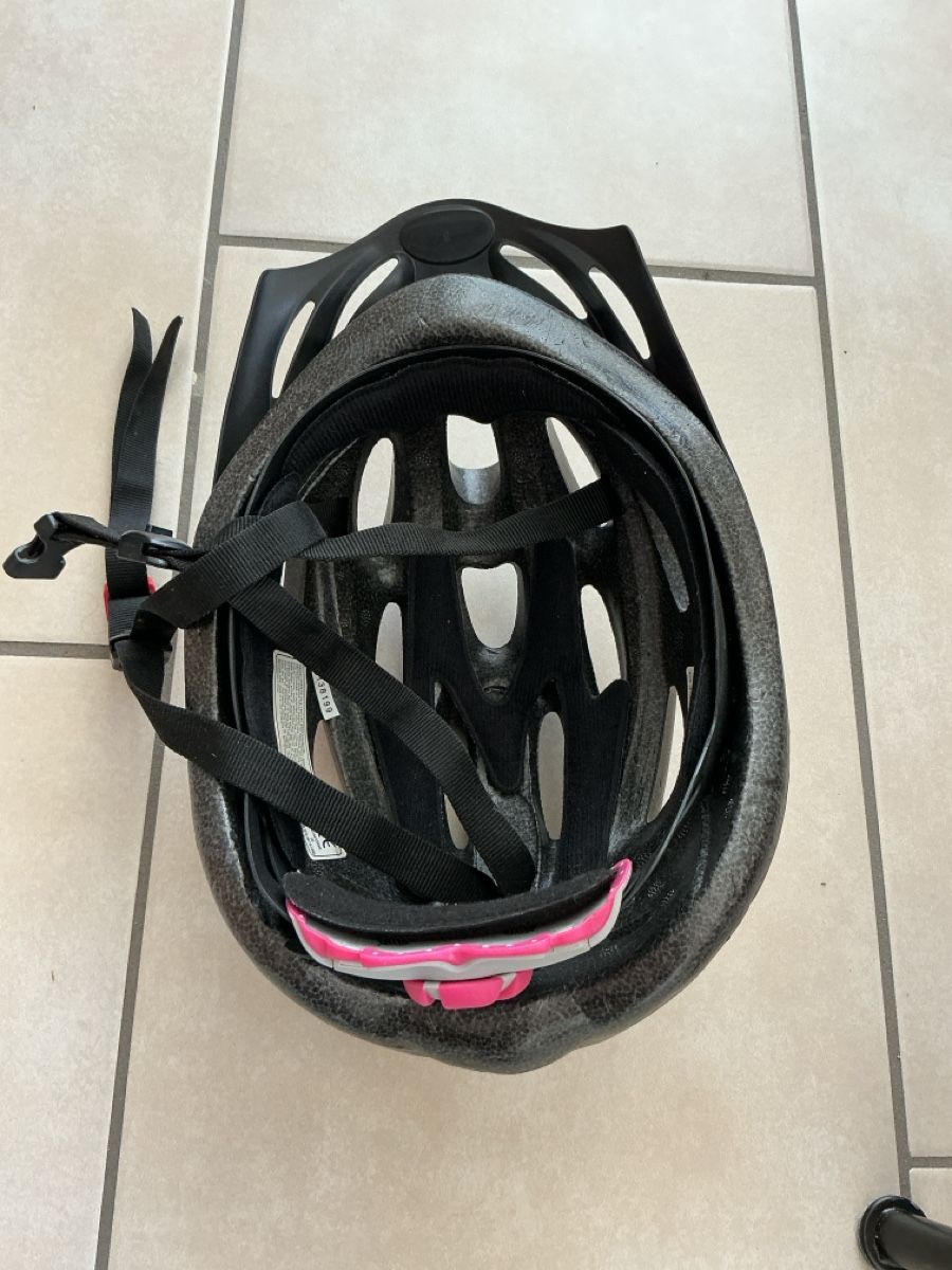 Caschi: Casque vélo femme – Usato da Saignelégier venduto da Momo-Lium 1