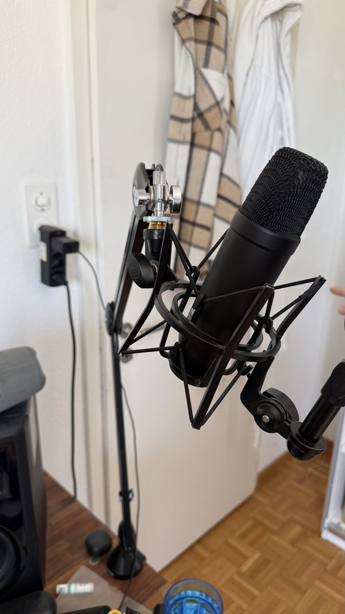 Røde Mikrofone: RØDE NT1 Mikrofon inkl. Arm, Popfilter & Spinne – Neu (gemäss Beschreibung) aus Solothurn von MariMoon17 2