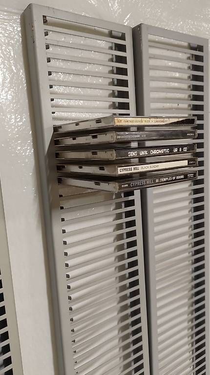Regale: CD Regal aus Metall – Gebraucht aus Basel von langga9
