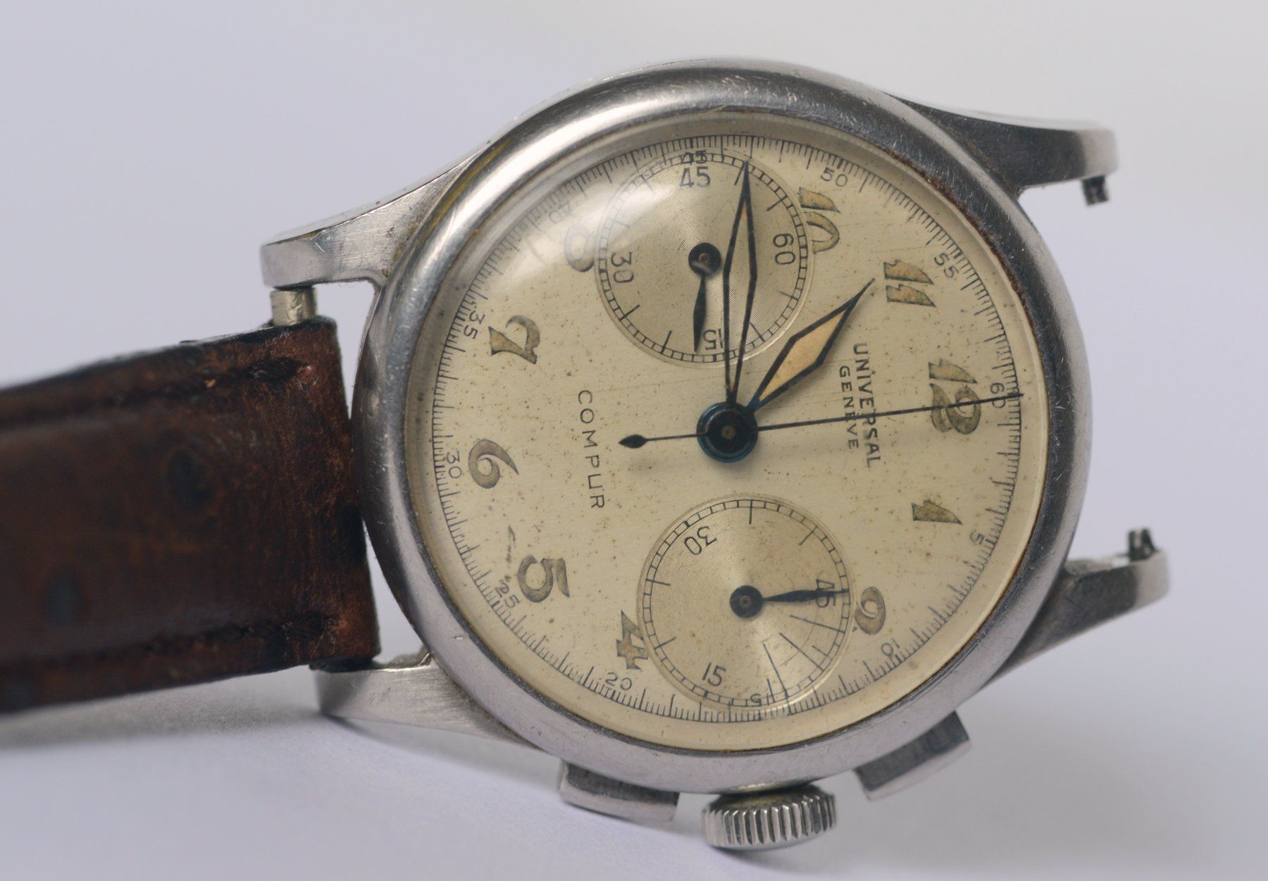 Universal Genève Uhren: Petit chrono "Compur" de la marque "Universal Genève" – Gebraucht aus Neuchâtel von  9