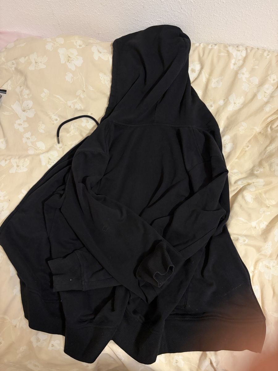 C&A Vestes: Black Zip Hoodie – D'occasion à Chambésy par tiffwears7 2