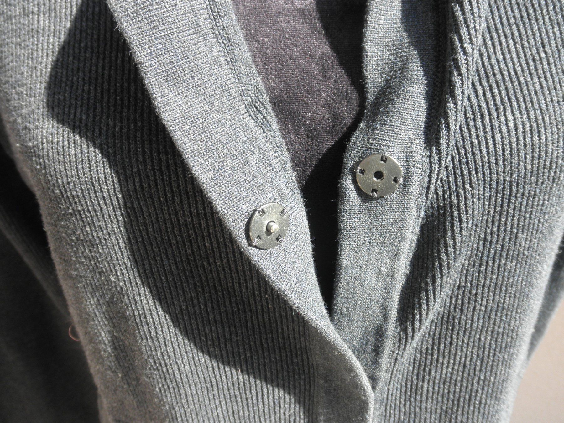 Nile Giacche: Nile Strickjacke mit Kapuze – Usato da Buttwil venduto da Engelhaar 2