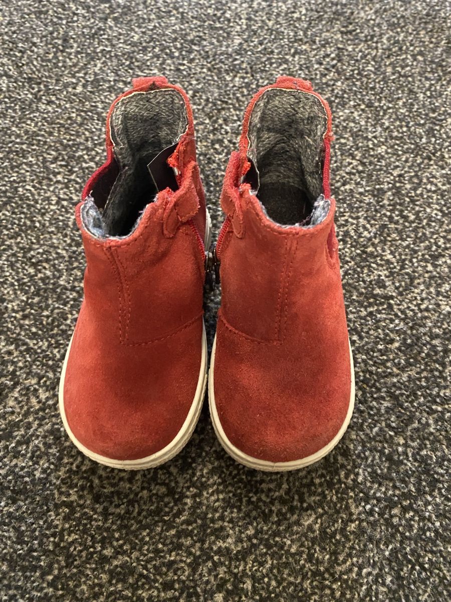 Scarpe per ragazze: Kinderstiefel zu verkaufen  – Usato da Wiler b.Utzenstorf venduto da jk9_x7s6 1