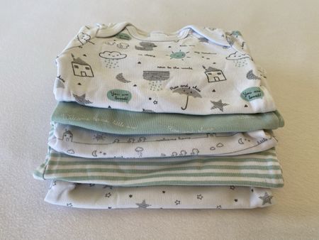 Baby Bodys Set 5 Stück Langarm grün weiss gemustert