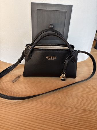 Neue kleine Tasche von GUESS
