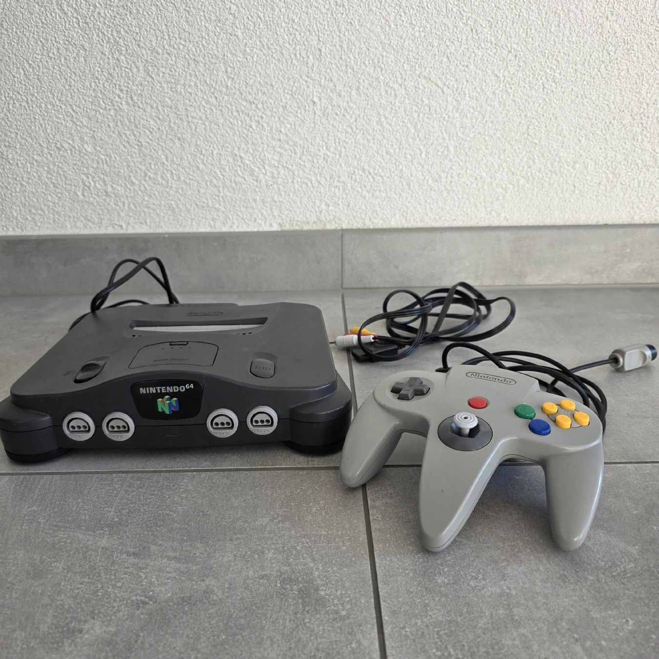 Nintendo Console: Nintendo 64 N64 Konsole PAL + Original Controller + Kabel – Usato da Bern venduto da Tommy.Z