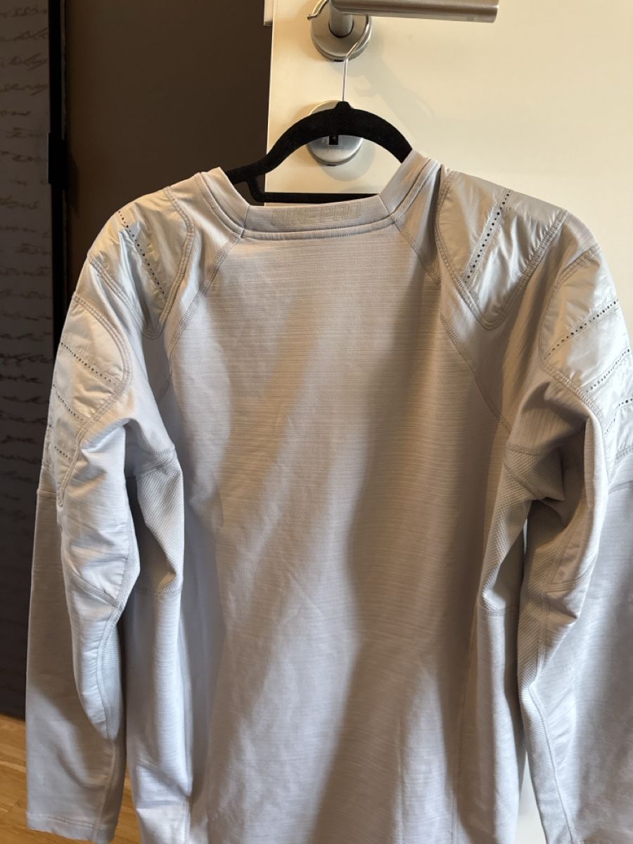 Nike Pullover & Sweatshirts: Nike  – Gebraucht aus Menzingen von Dali2504 3