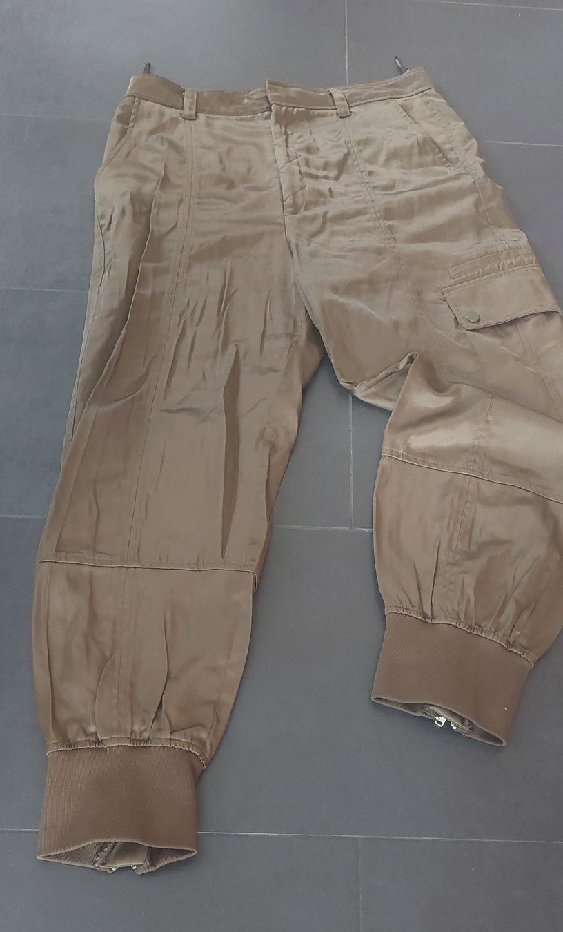 Zara Pantaloni: Pantalon cargo Zara kaki – Usato da Collonges venduto da cam_72xf 1