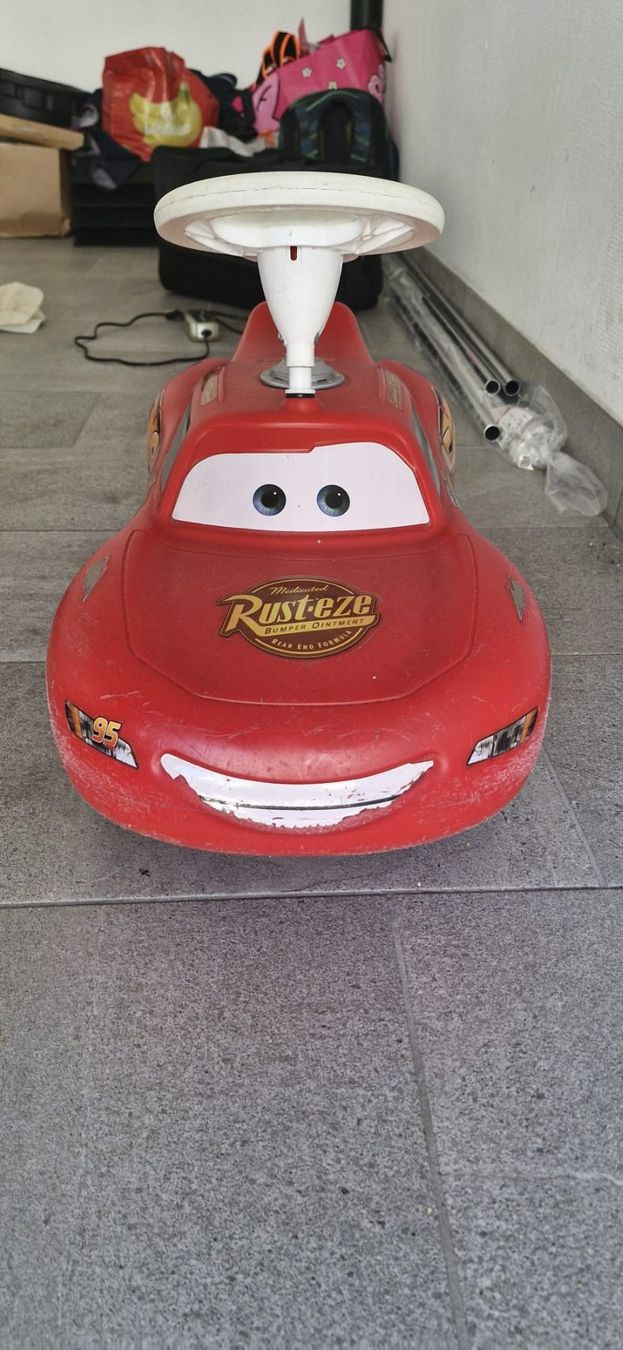 Fahrzeuge für Kinder: Lightning McQueen Bobby Car – Gebraucht aus Ballwil von mic_6q56