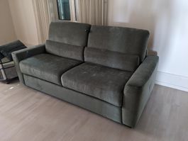 Schlafsofa olivgrün mit integrierter Matratze neu wertig. 