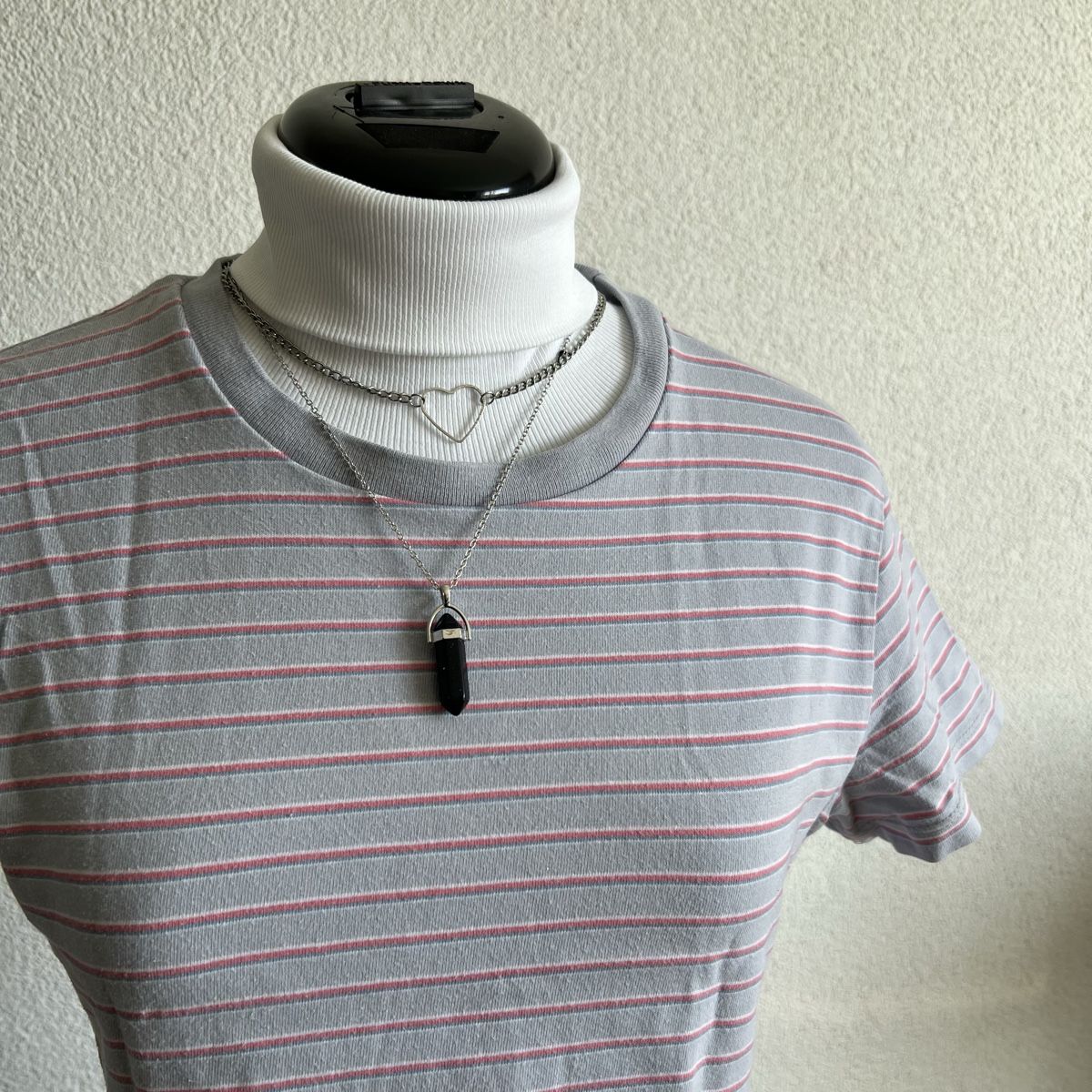 Brandy Melville Top: Brandy Melville Gestreiftes Top Grau Rosa – Nuovo (secondo la descrizione) da Tagelswangen venduto da SpicyChicken 1