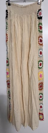 Schöne Sommerhose mit Häkeldetails, Gr.: S/M, Boho Stil,