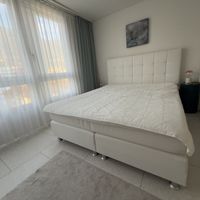 Boxspringbett I weiss mit Kunstlederbezug top Zustand